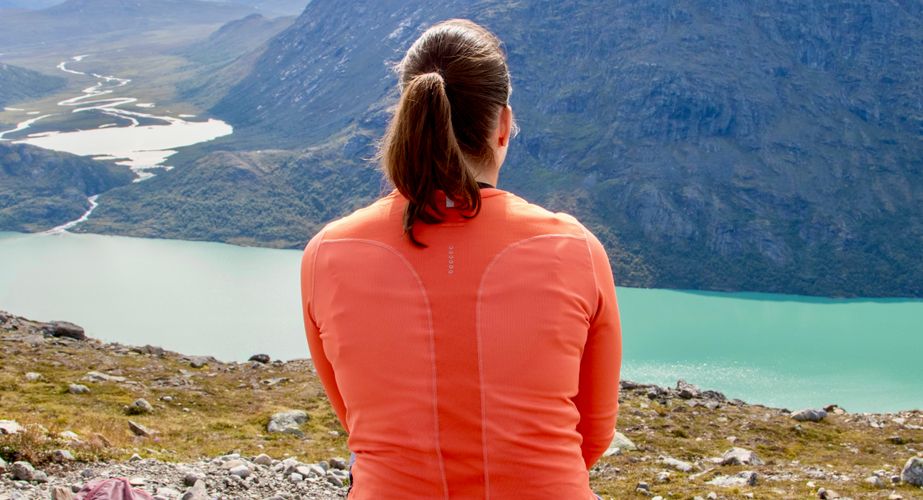 Genieten van uitzicht Besseggen Trail